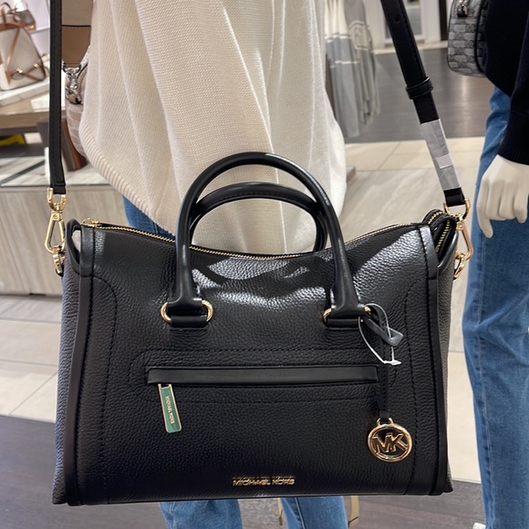 MICHAEL KORS
Carine Large Pebbled Leather Top Zip Satchel
Black
NWT - Picture 15 of 16